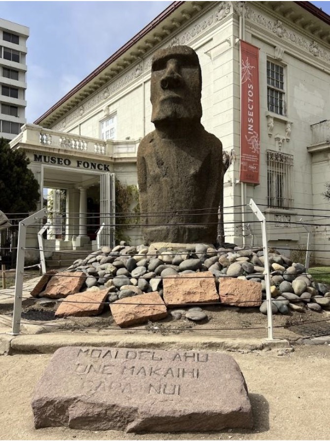 the Moai Ahu One Makihi at the Museo Fonck
