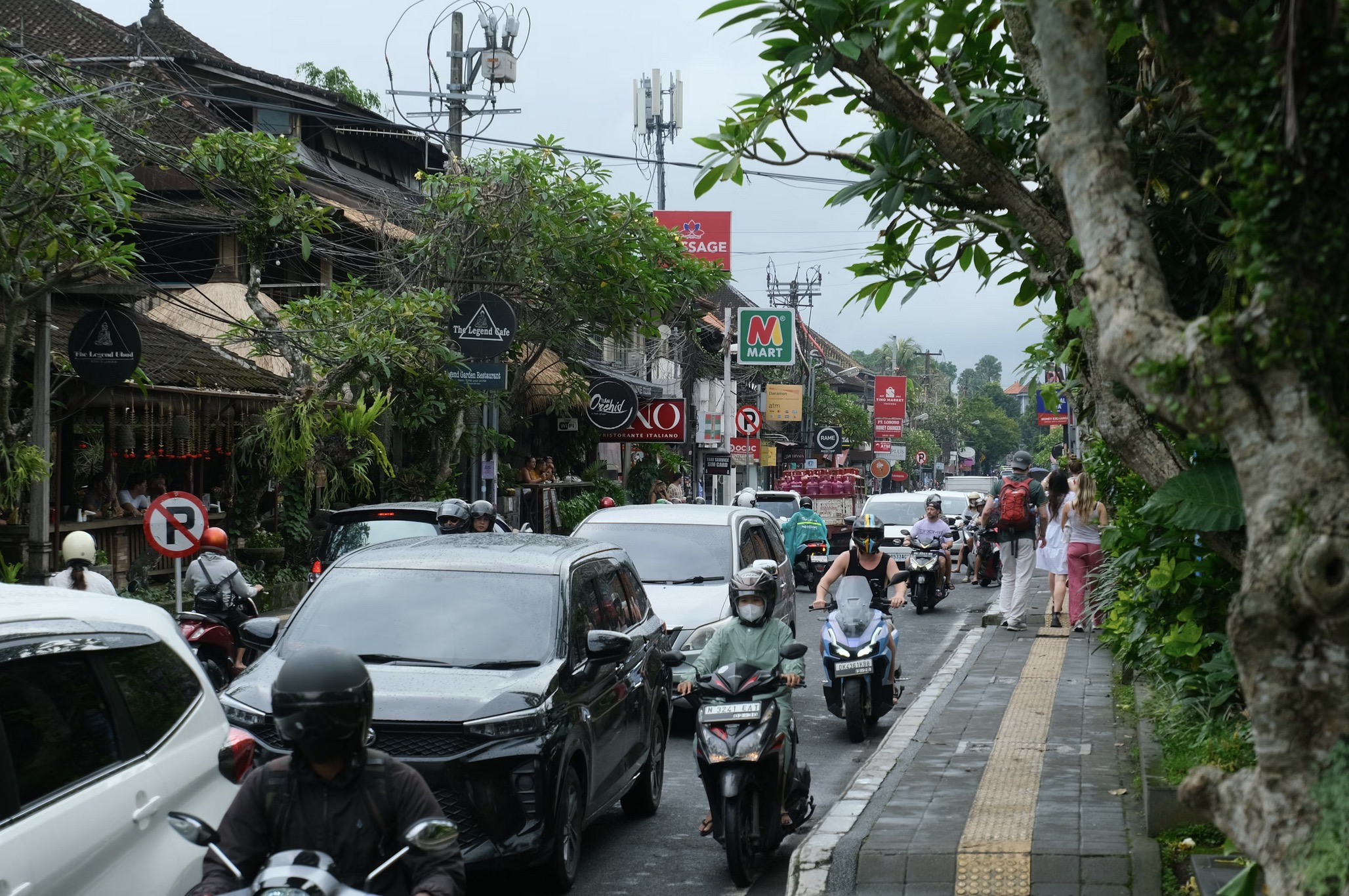 Refuel day at the market